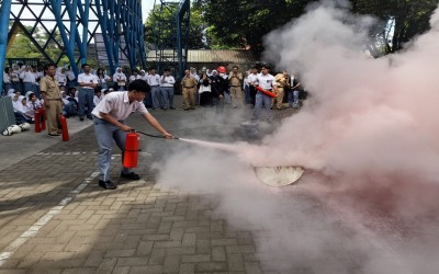 Peringati HKB 2026: Siswa SMAN 9 Yogya Ikuti Simulasi Penanganan Bencana Kebakaran